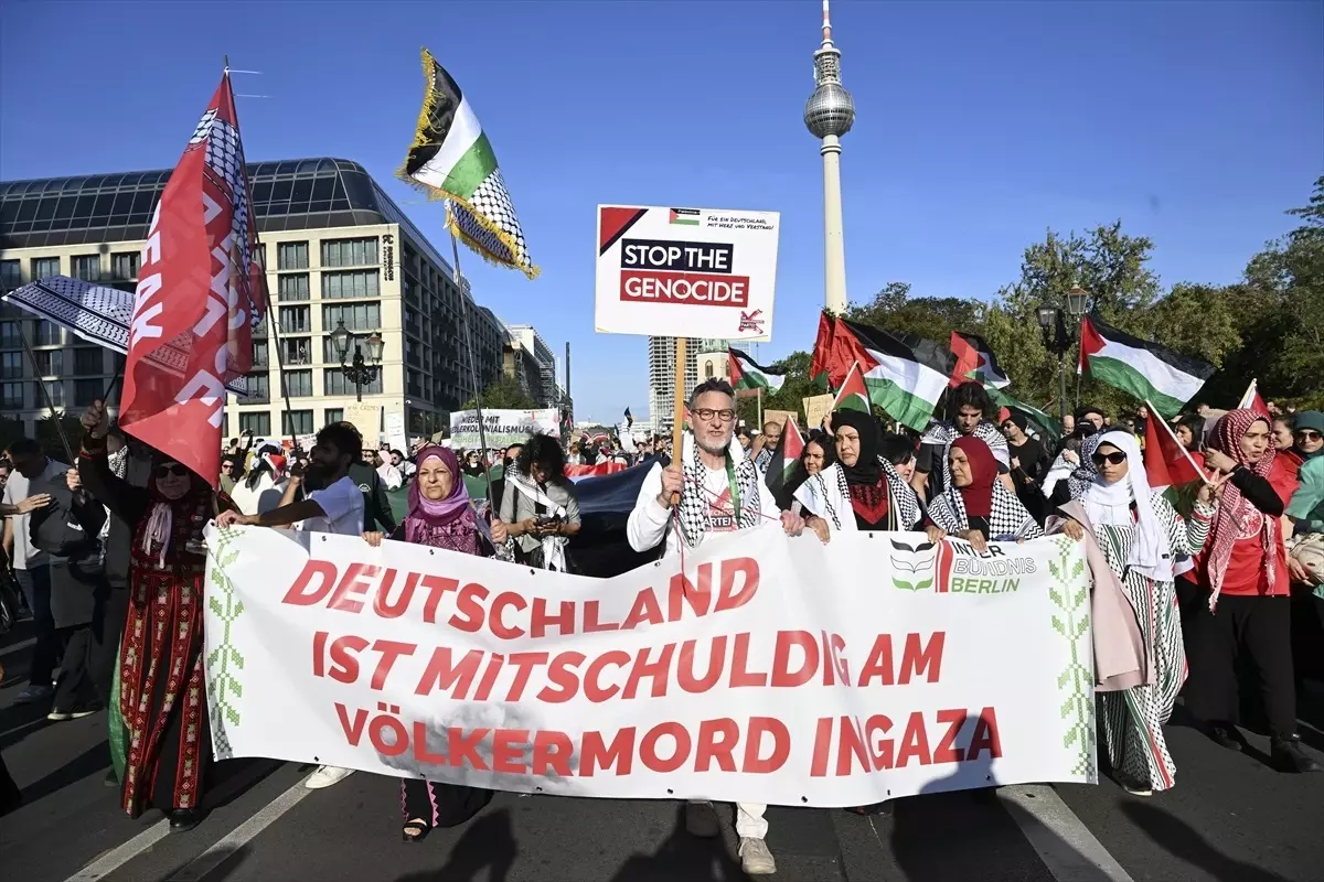 Berlin'de Filistin'e Destek Yürüyüşü