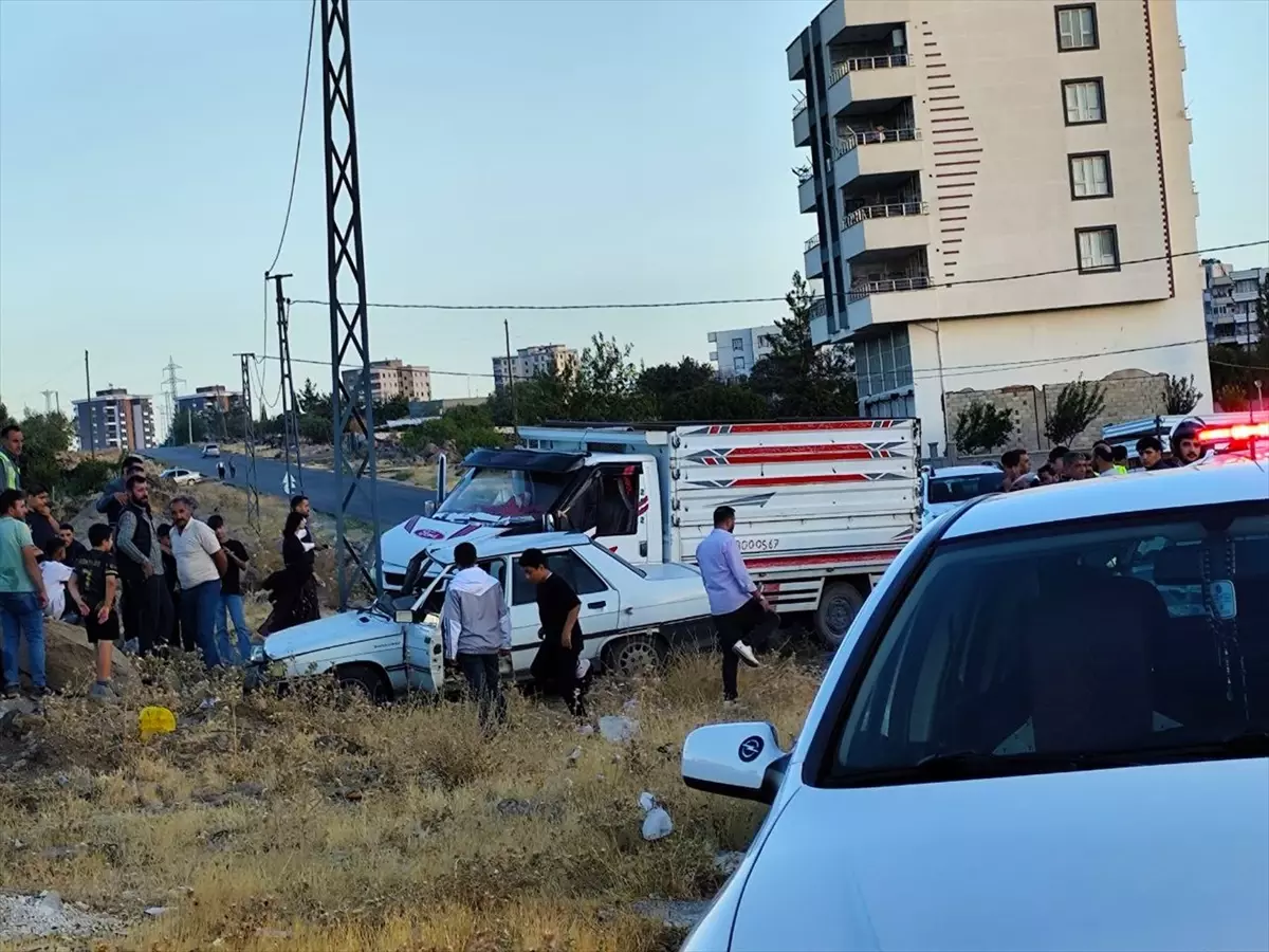Siverek'te Trafik Kazası: 3 Yaralı