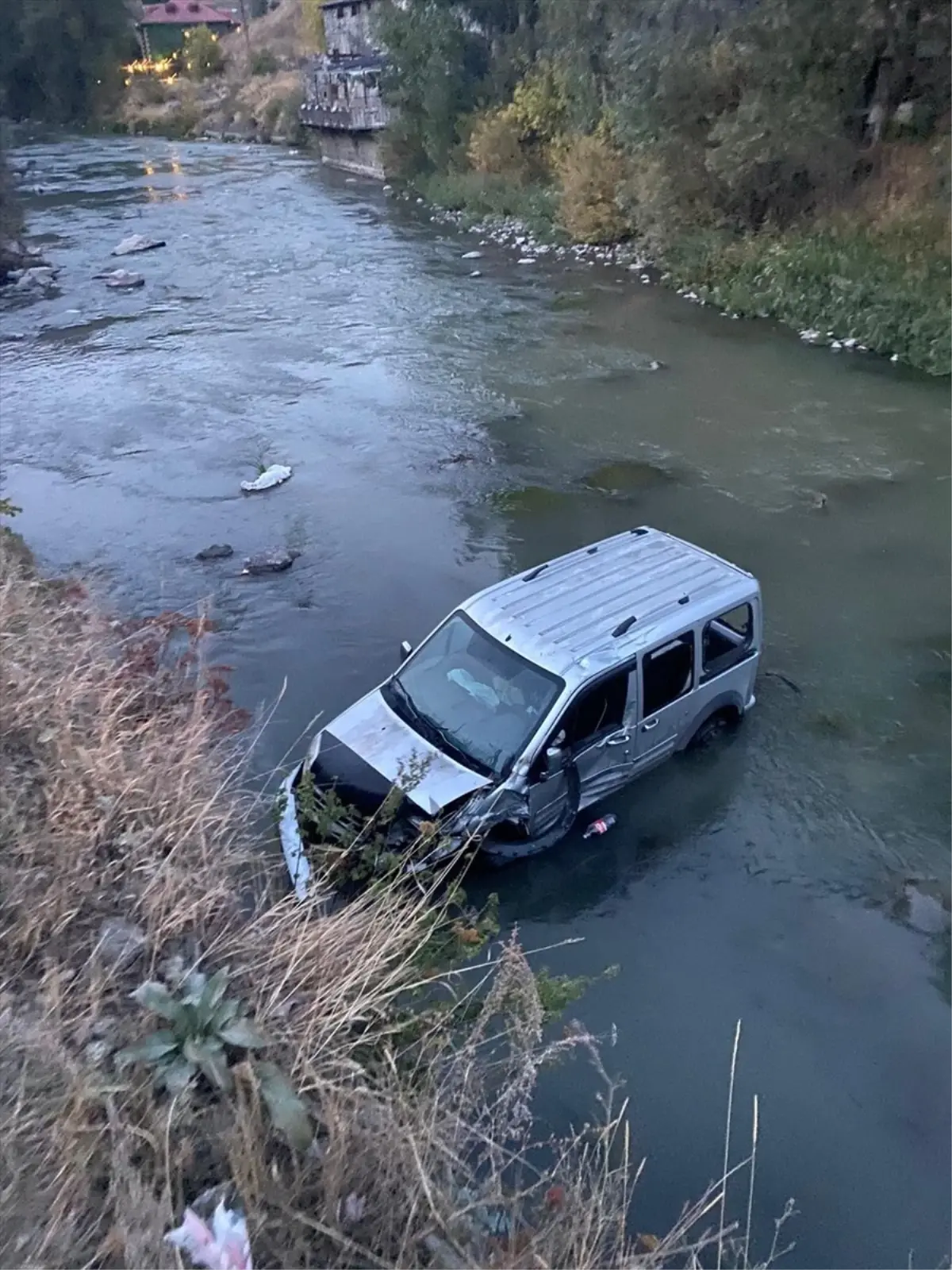 Kars Çayı'na Düşen Sürücü Kurtarıldı