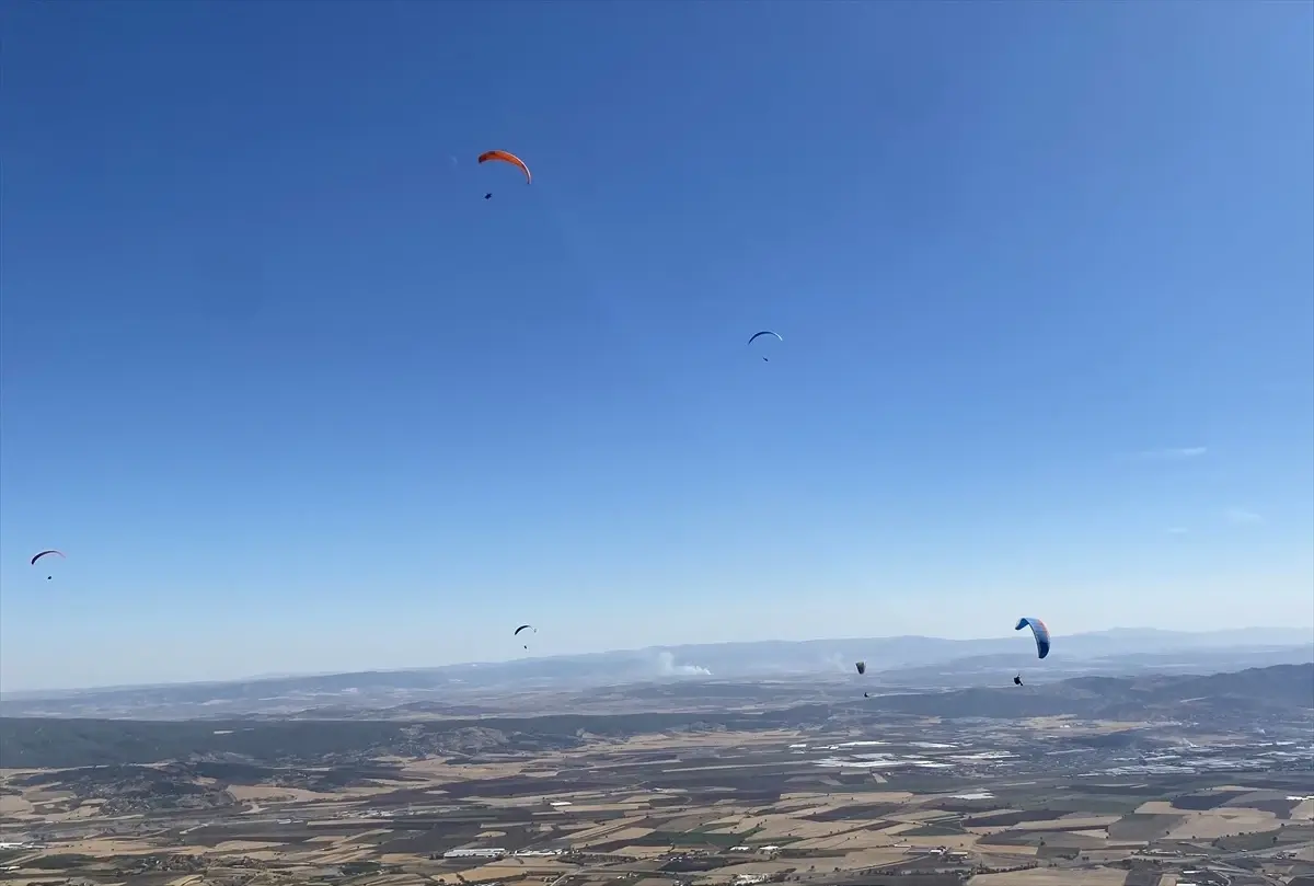 Dulkadiroğlu'nda Yamaç Paraşütü Şenliği