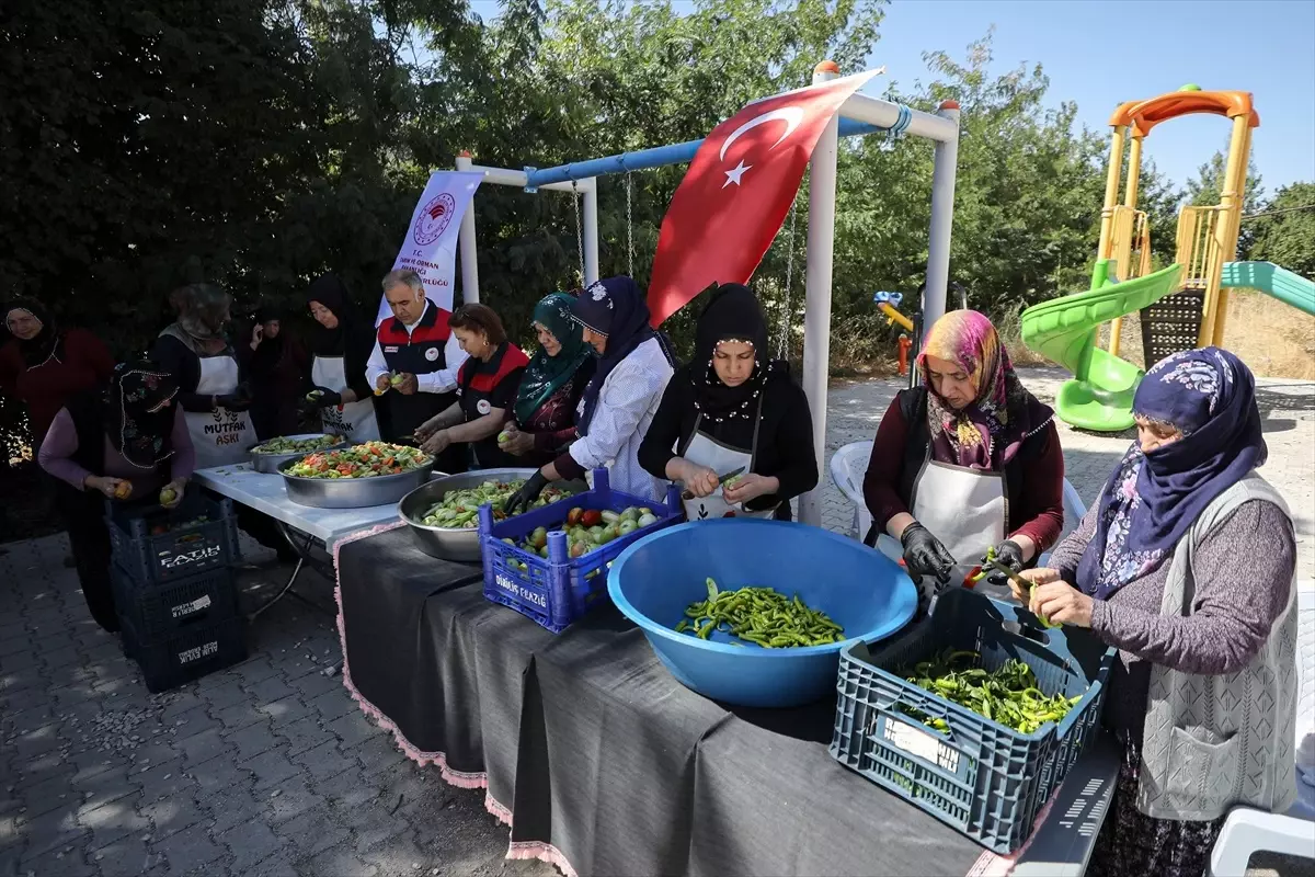 Elazığlı Kadınlar Turşu ile Ekonomik Gelir Elde Ediyor
