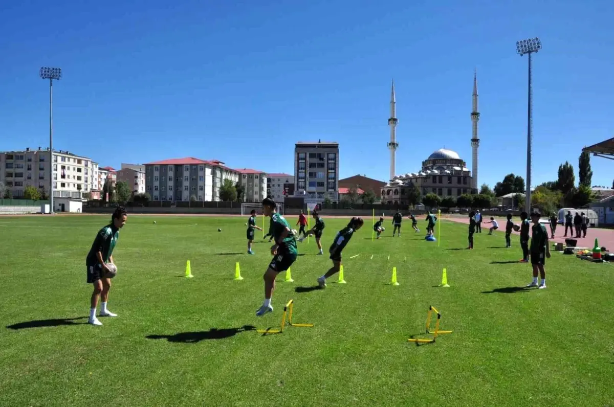 Yüksekova Spor, Trabzonspor Maçı Hazırlıklarını Kars'ta Yapıyor