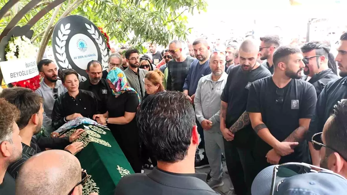 Arabesk Sanatçı Güllü Hayatını Kaybetti