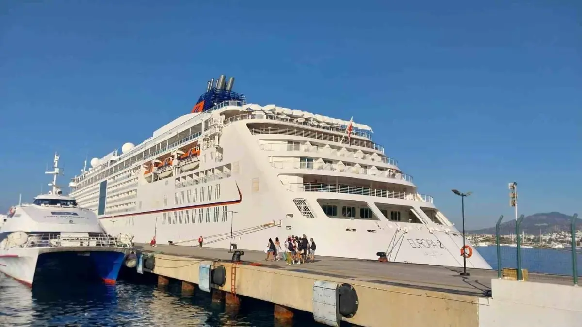 Bodrum'a Lüks Yolcu Gemisi Geldi
