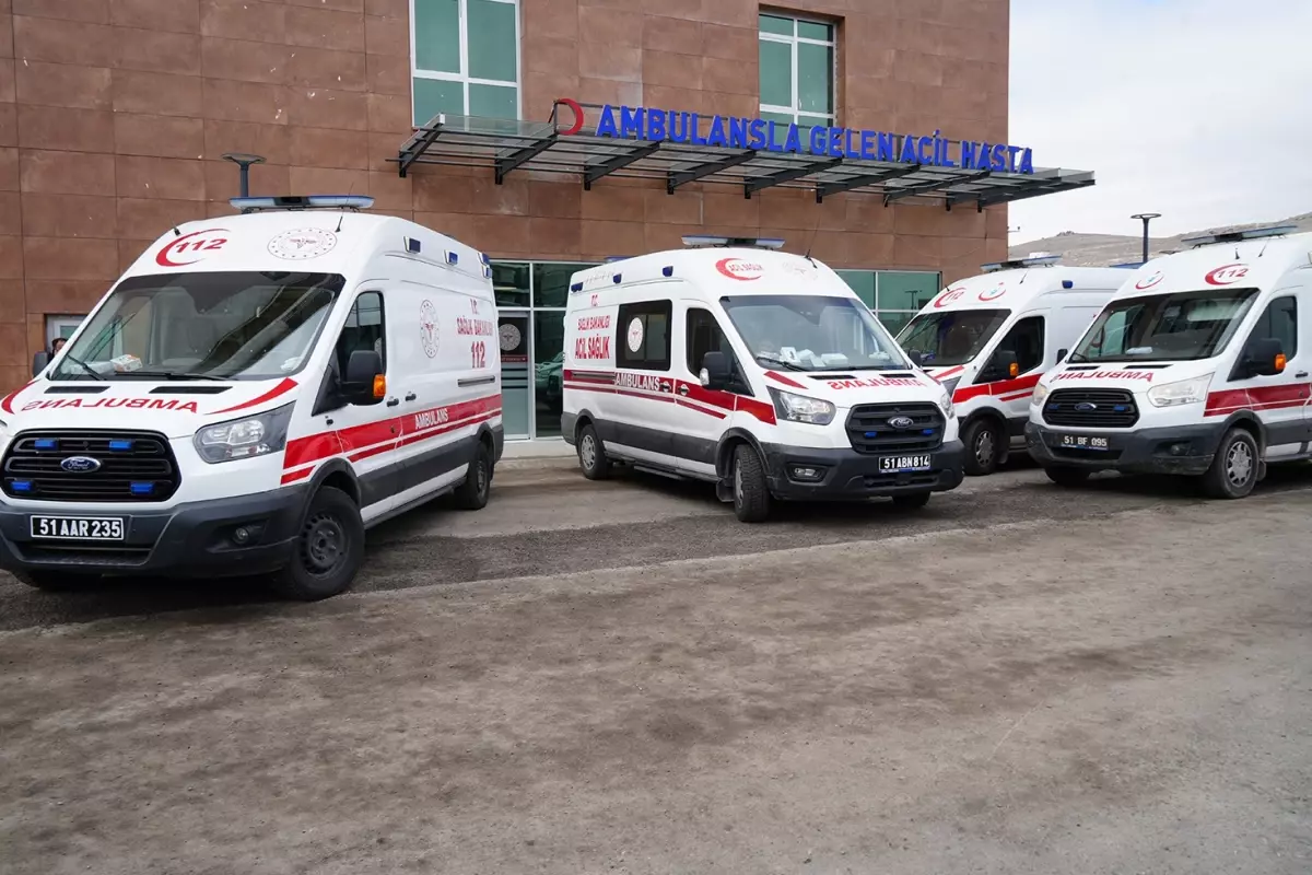 Manisa'da otomobil ile kamyon çarpıştı: 5 ölü, 6 yaralı