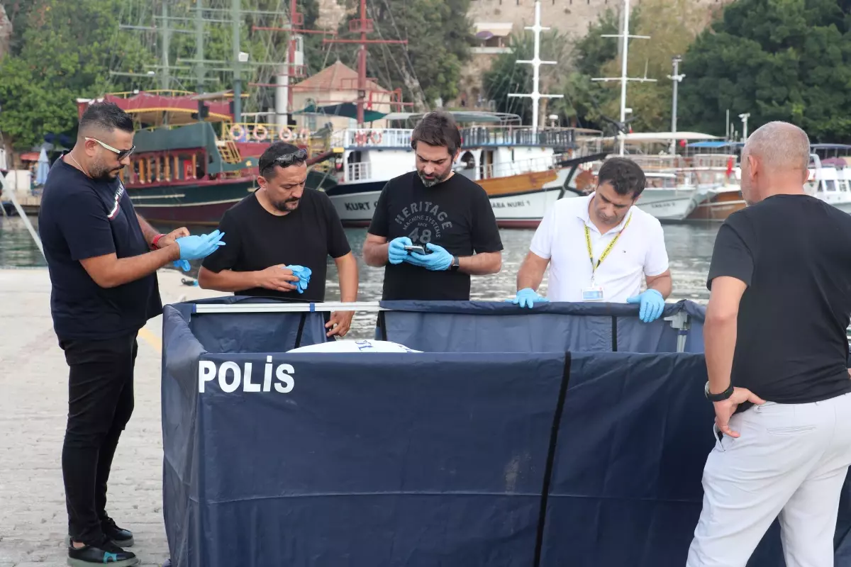 Antalya'da Denizde Ceset Bulundu