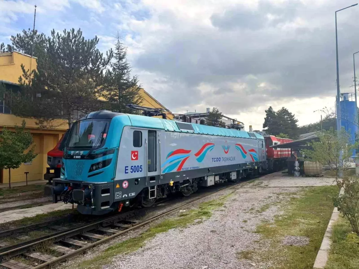 Yerli Lokomotif Tavşanlı'ya Ulaştı