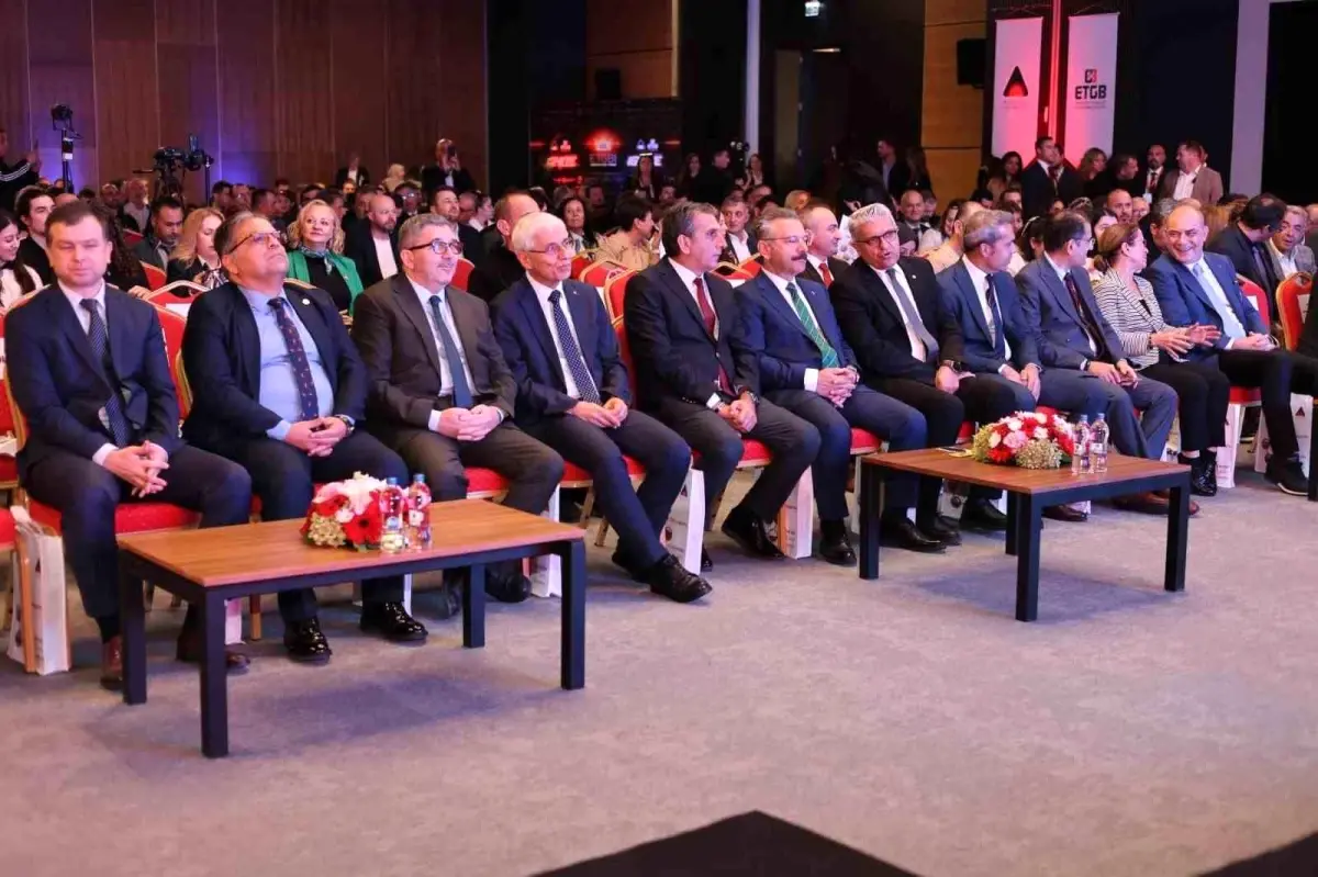 BŞEÜ 'Ignite-Fikrini Ateşle' Zirvesi'nde