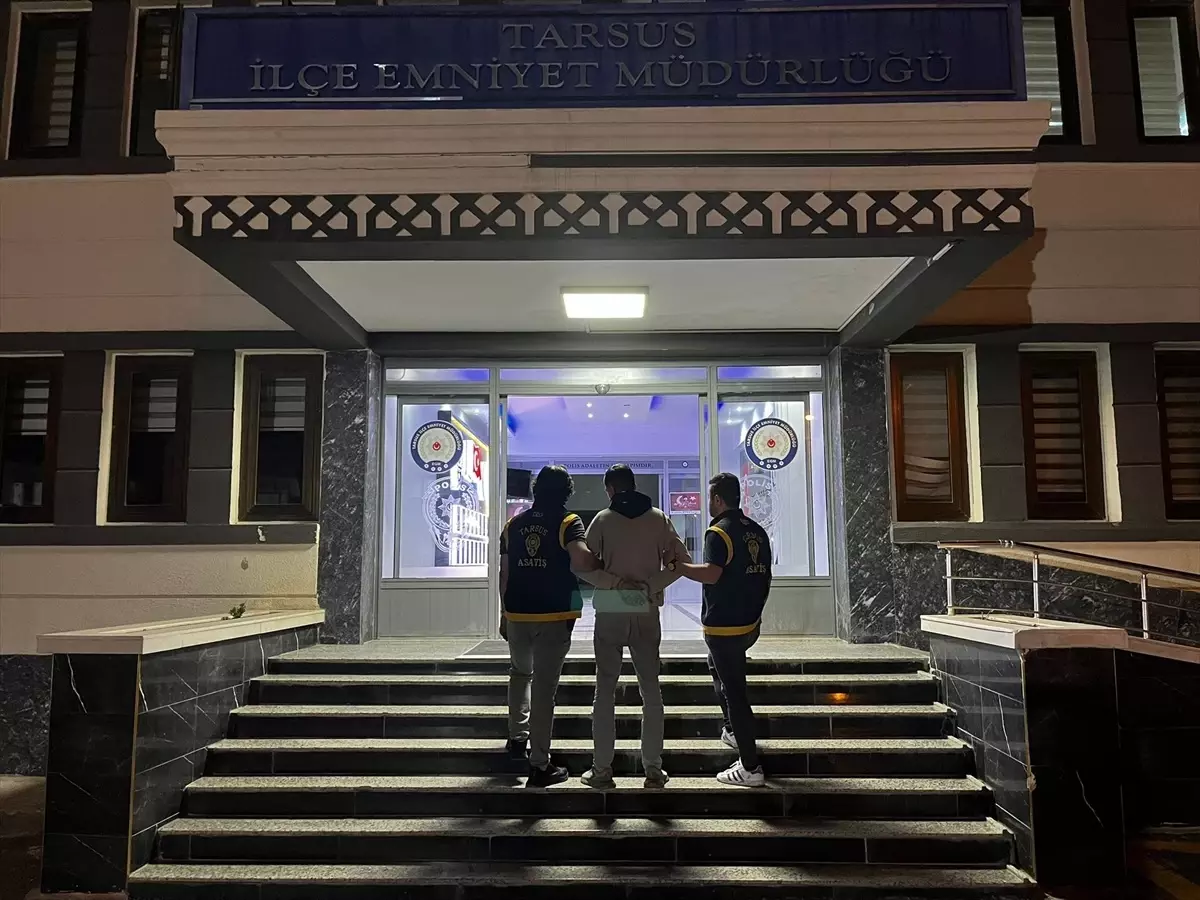 Tarsus'ta Park Halindeki Araçlar Yakıldı