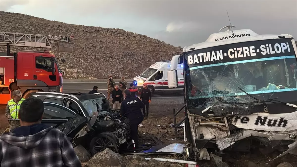 Şırnak'ta Otobüs ve SUV Çarpıştı: 6 Yaralı