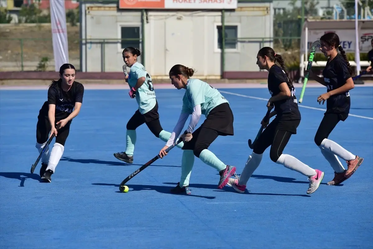 Kadınlar Hokey Süper Ligi Osmaniye'de Başladı