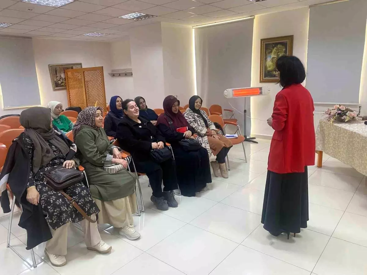 Pursaklar Belediyesi'nde Kadınlara Özel Farkındalık Eğitimleri Başladı