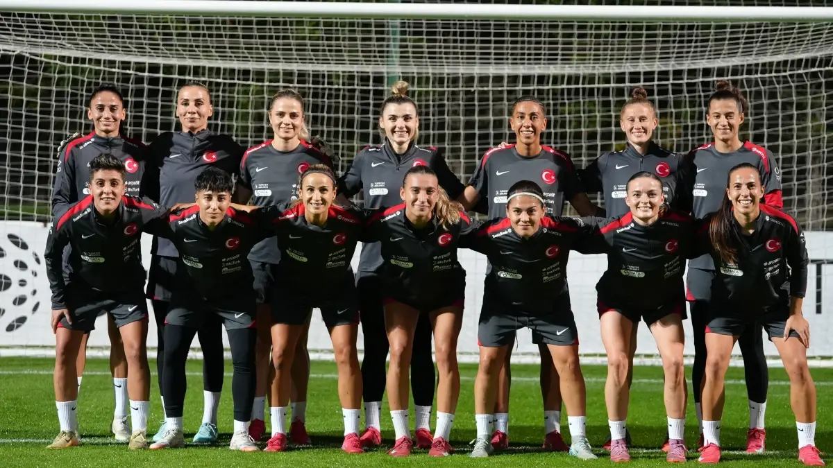 Kadın A Milli Takımı İzmir'de Sahaya Çıkıyor