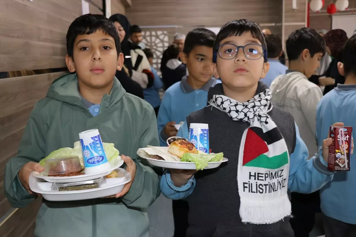 Gazze'ye Dayanışma Kermesi Düzenlendi