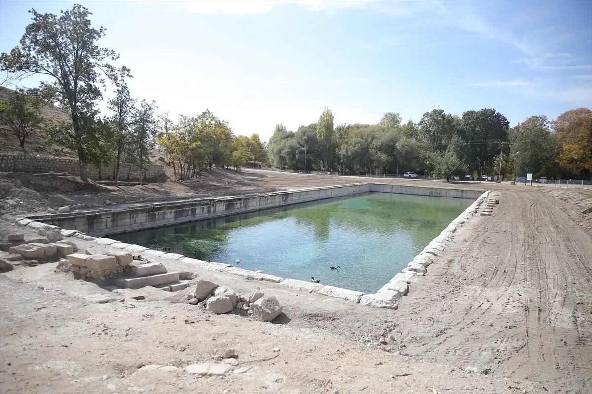 Roma Havuzu'ndaki Kazı Çalışmaları