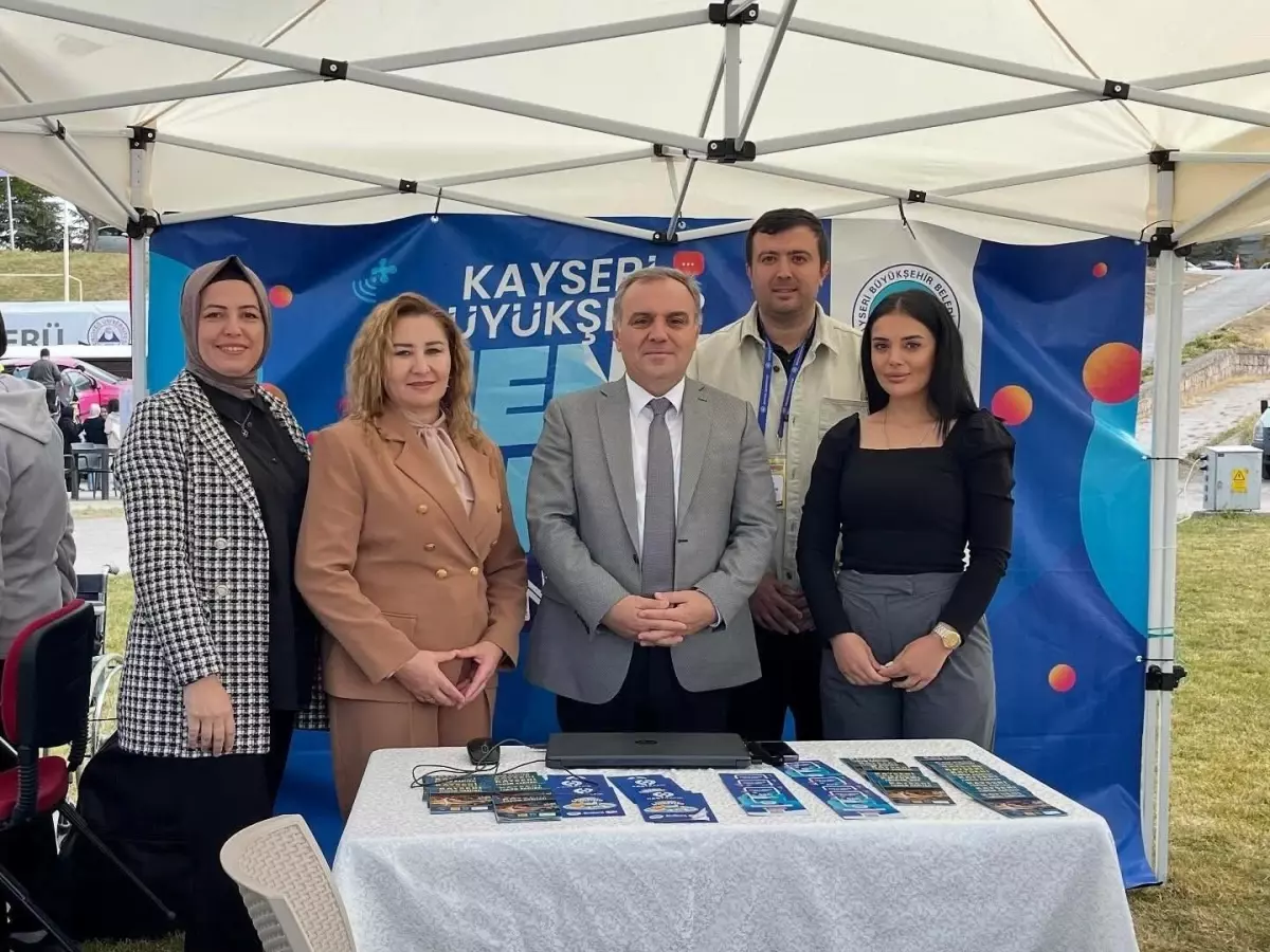 Kayseri Büyükşehir Belediyesi Gençlerle Spor Dostu Festivalinde Buluştu