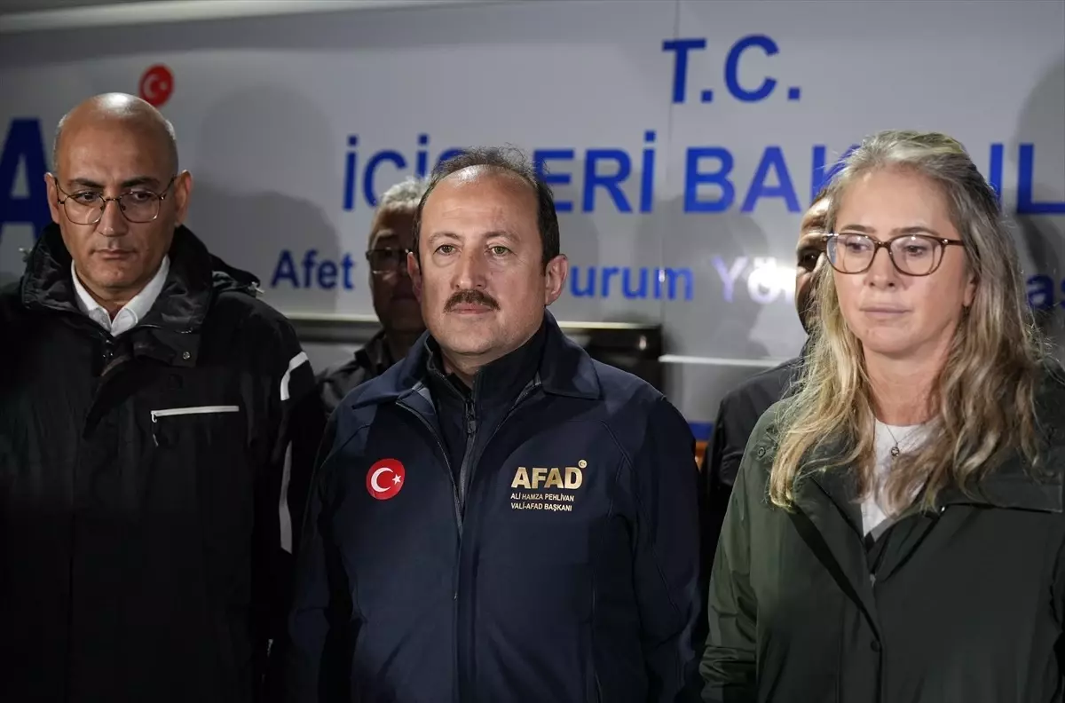 Foça'da Sel: Arama Kurtarma Çalışmaları Sürüyor