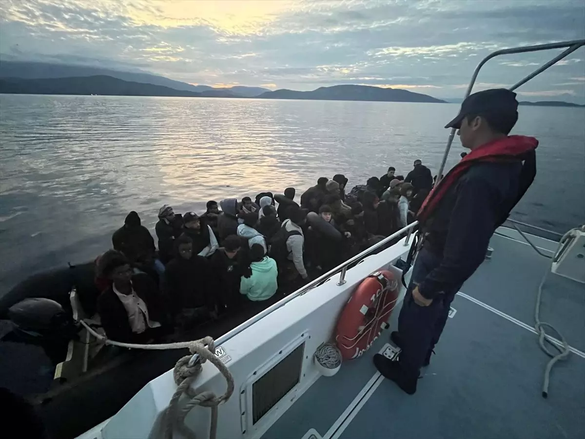 İzmir'de 72 Düzensiz Göçmen Kurtarıldı