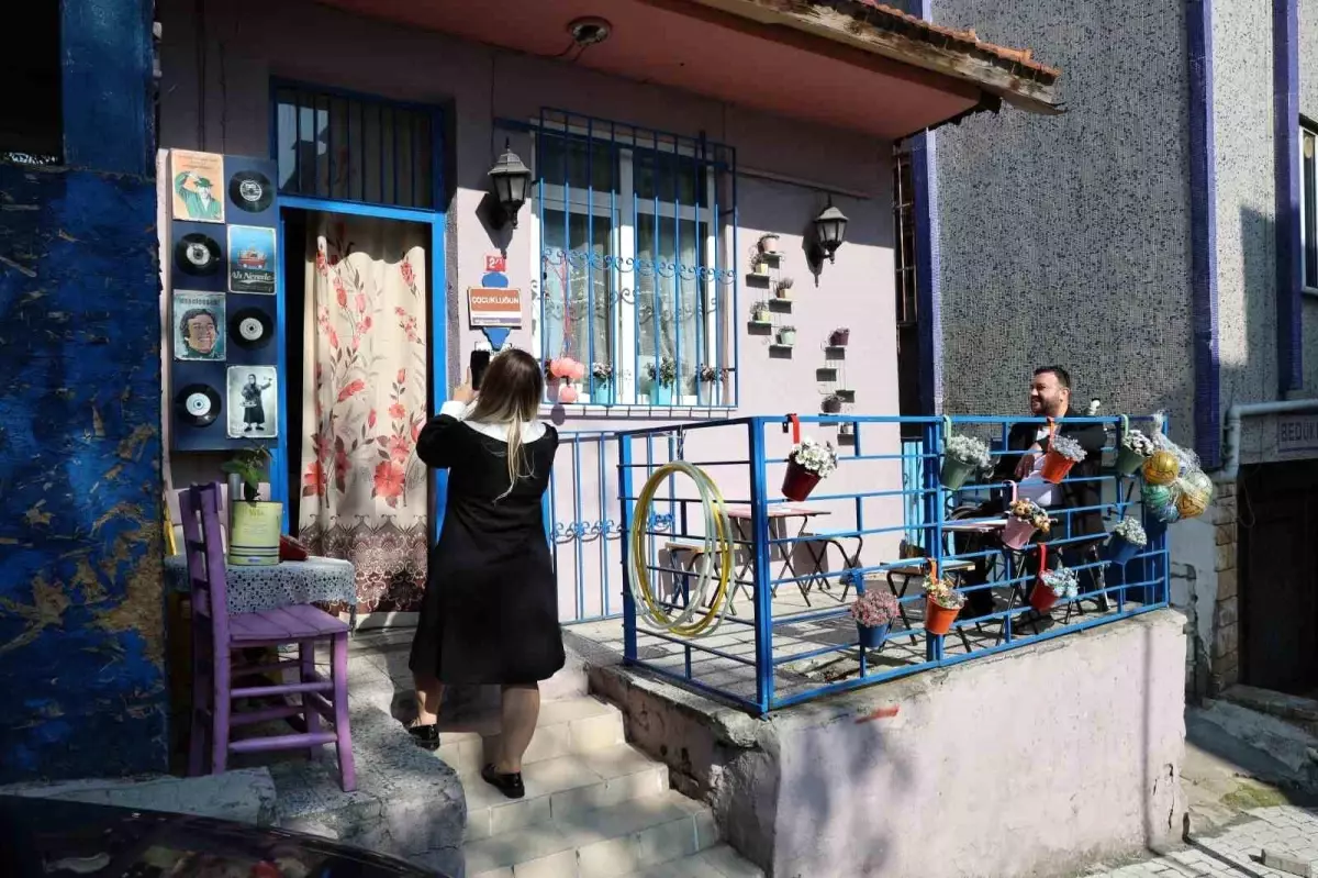 Nostalji Dolu Bir Yolculuk: 90'lar Evi