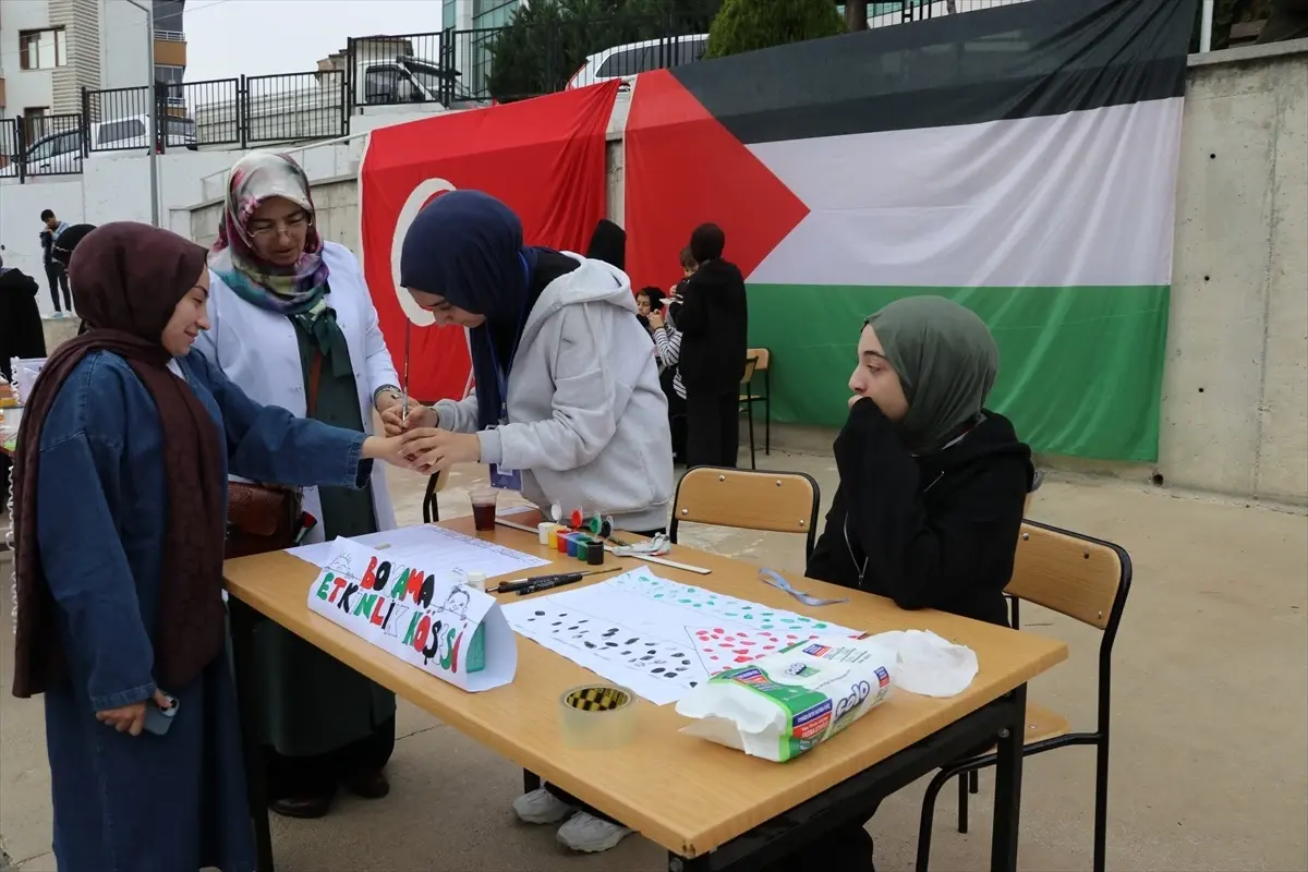 Gazze'ye Destek Kermesi Düzenlendi