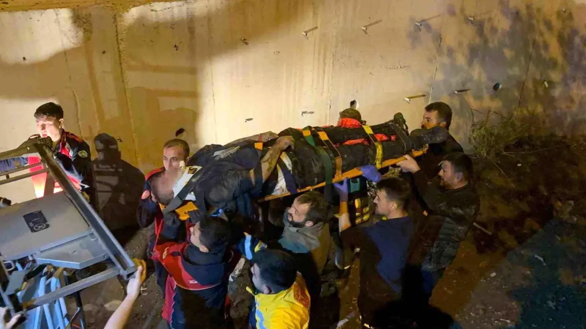 Kayseri'de Kamyonet Kanalı Uçtu: 2 Yaralı