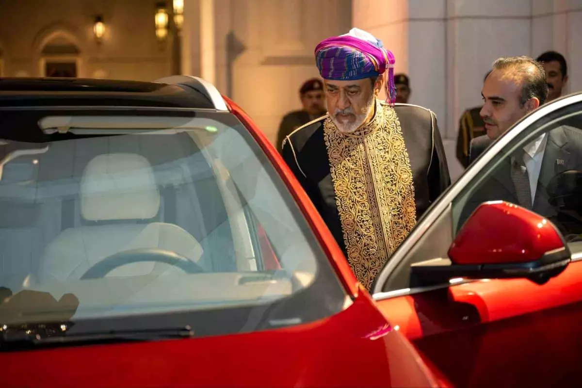 Bakan Kacır: 'Anadolu kırmızısı Togg, Türkiye-Umman dostluğunun simgelerinden biri oldu'