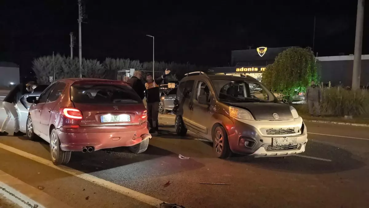 İnegöl'de Zincirleme Kaza: 3 Yaralı