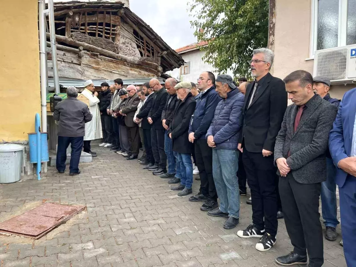 Çankırı'da Eski Eşin Bıçakladığı Kadın Toprağa Verildi