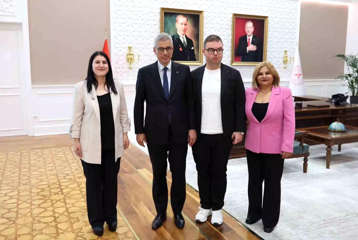 Otizm Raporu Sağlık Bakanı'na Sunuldu