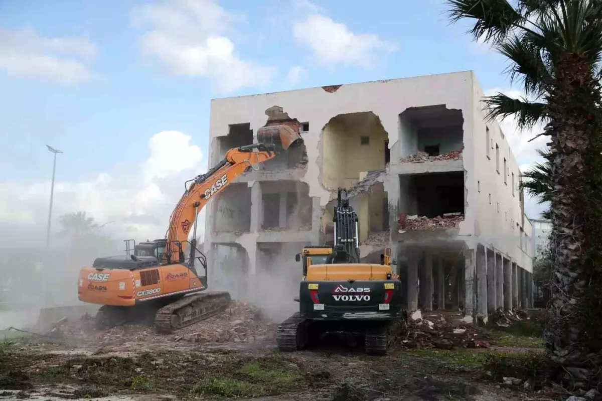 Aliağa'da Gastronomi Merkezi İçin Yıkım Başladı