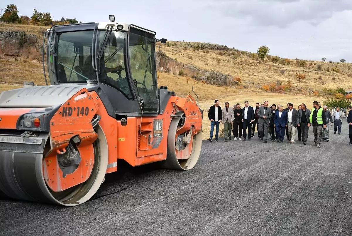 Kayseri Büyükşehir Belediye Başkanı Büyükkılıç Tomarza'da Altyapı Çalışmalarını İnceledi