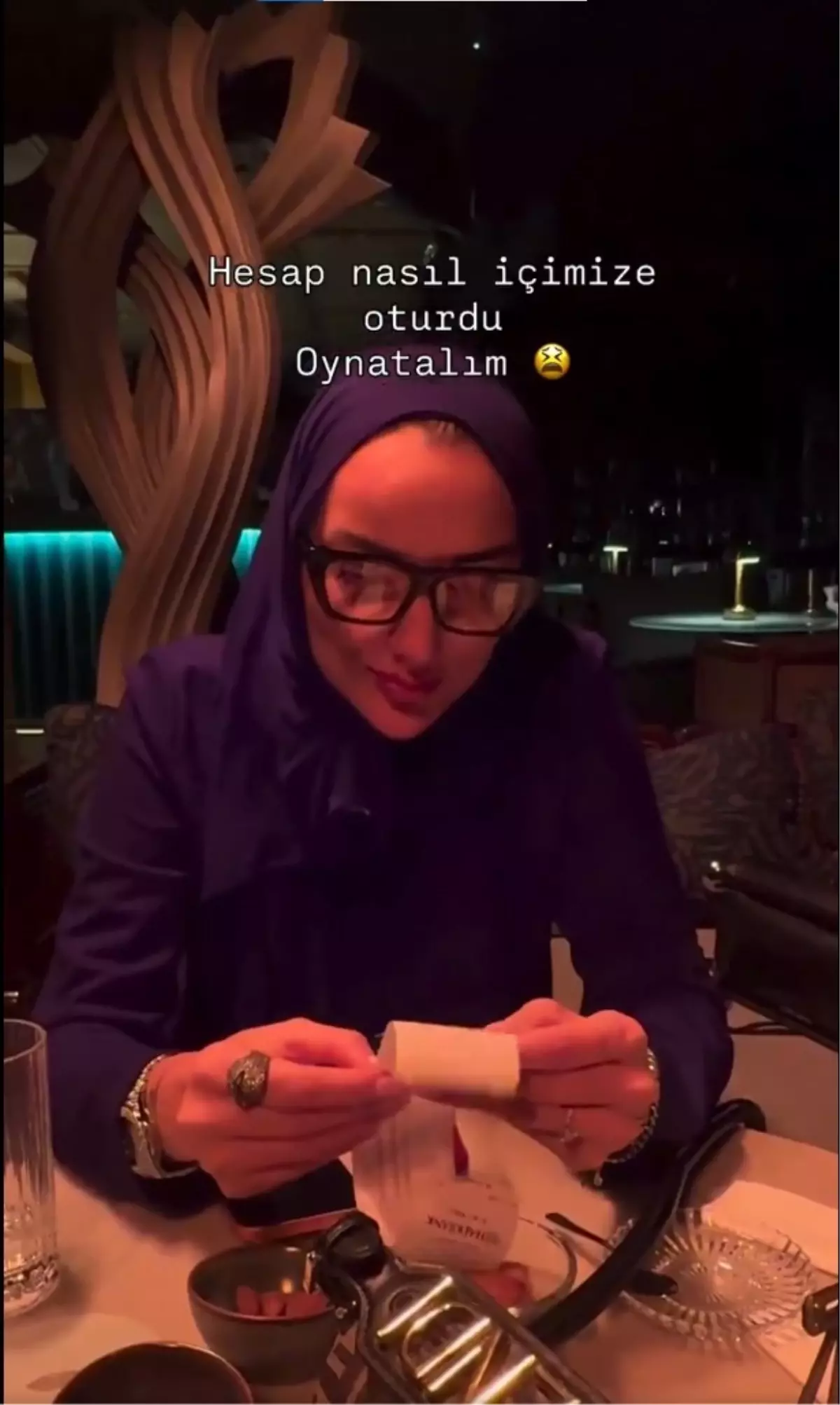 Bir çaya o kadar para verince, kalanları yanında götürdü