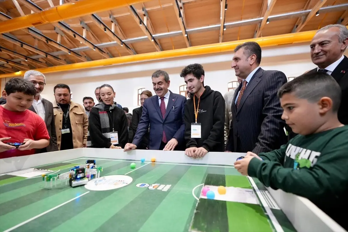 Tekin: Öğrenciler Teknoloji ile İyilik Yapmalı