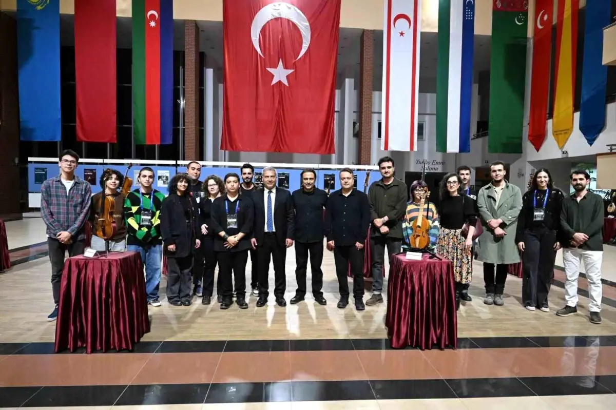 Anadolu Üniversitesi'nde Çalgı Sergisi Açıldı