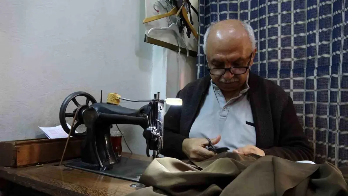 50 Yıldır 1950 Model Dikiş Makinesiyle Çalışıyor