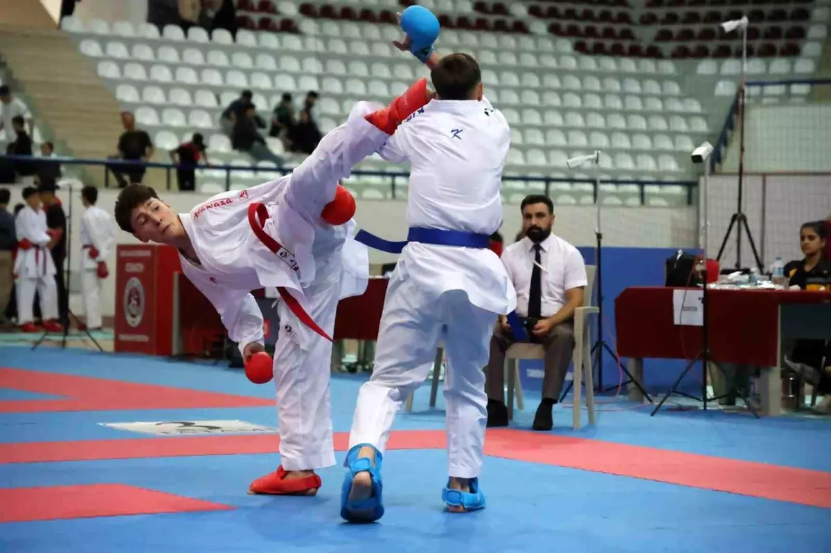 Elazığ'da Türkiye Ümit, Genç ve U21 Karate Şampiyonası Başladı