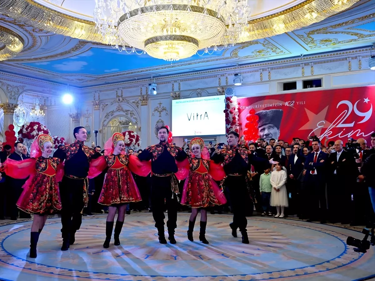 Moskova'daki Türk toplumu Cumhuriyet'in kuruluşunun 102. yılını kutladı