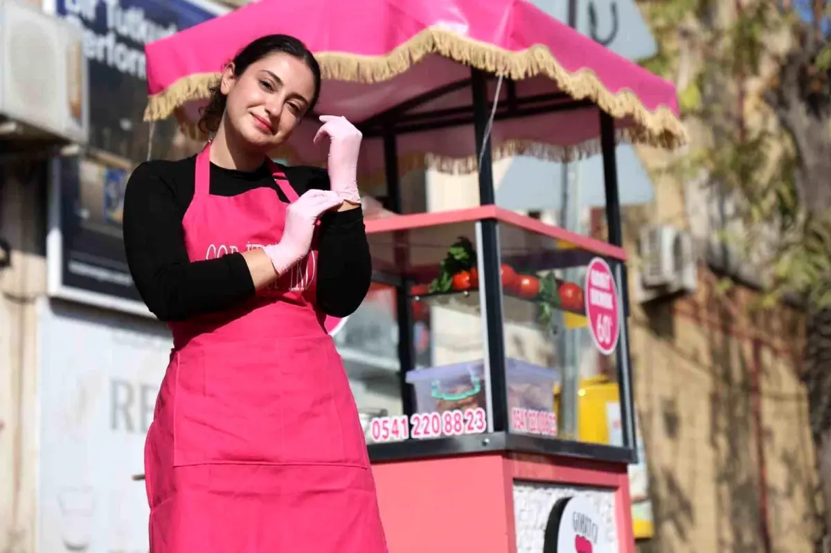 Elazığ'da Genç Kadın Girişimci Gobit Ekmek Satıyor