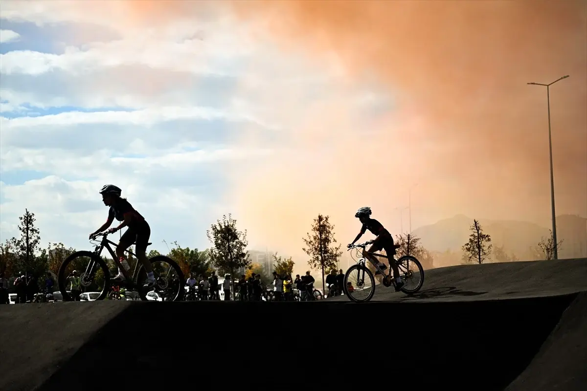 Kayseri'de Yeni BMX Parkuru ve Bisiklet Eğitim Alanı Açıldı