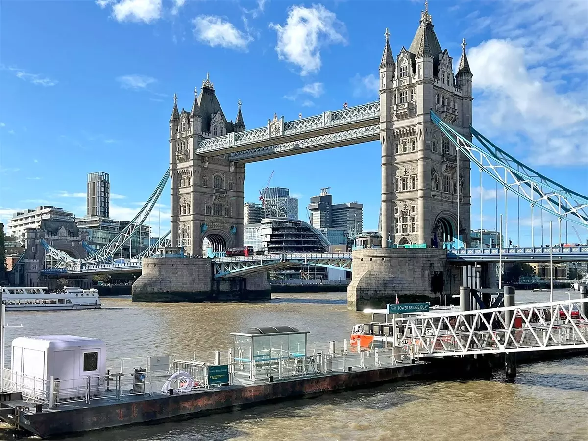 Tower Bridge'de Karmod Kabin Hizmeti