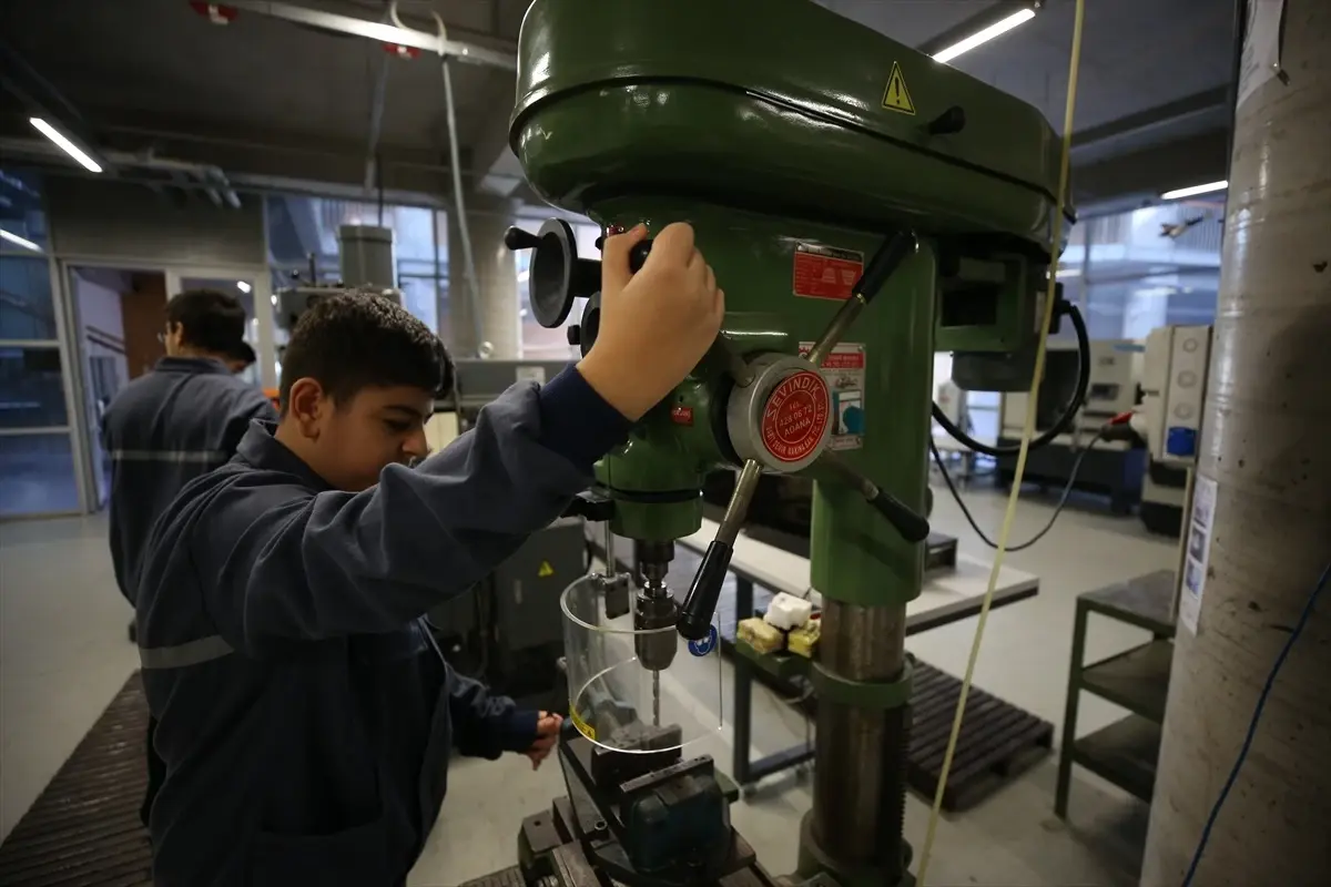 OİB Lisesi’nde Kalifiye Eleman Yetiştiriliyor