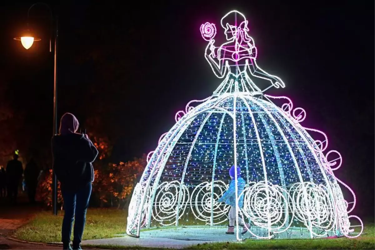 Varşova'da Işık Sergisi Ziyaretçileri Ağırlıyor
