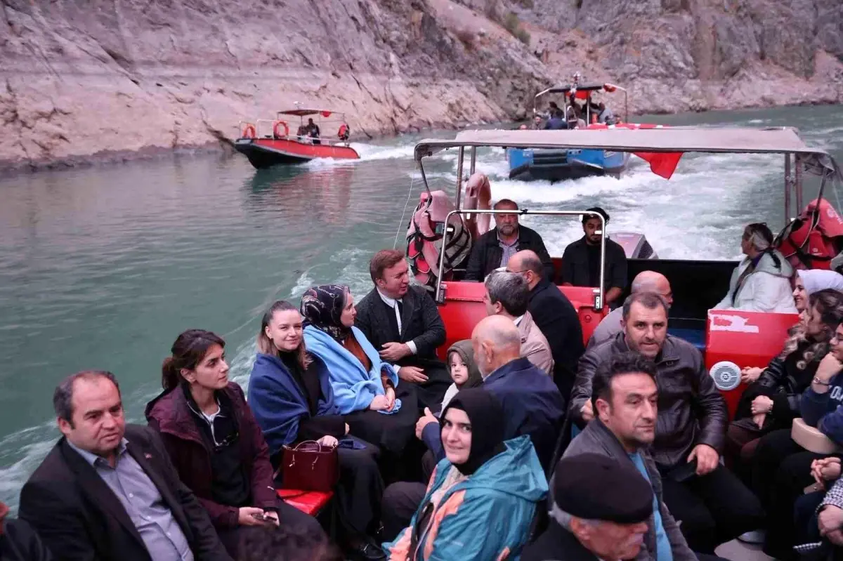 Vali Aydoğdu Kemaliye'de Esnaf Ziyareti