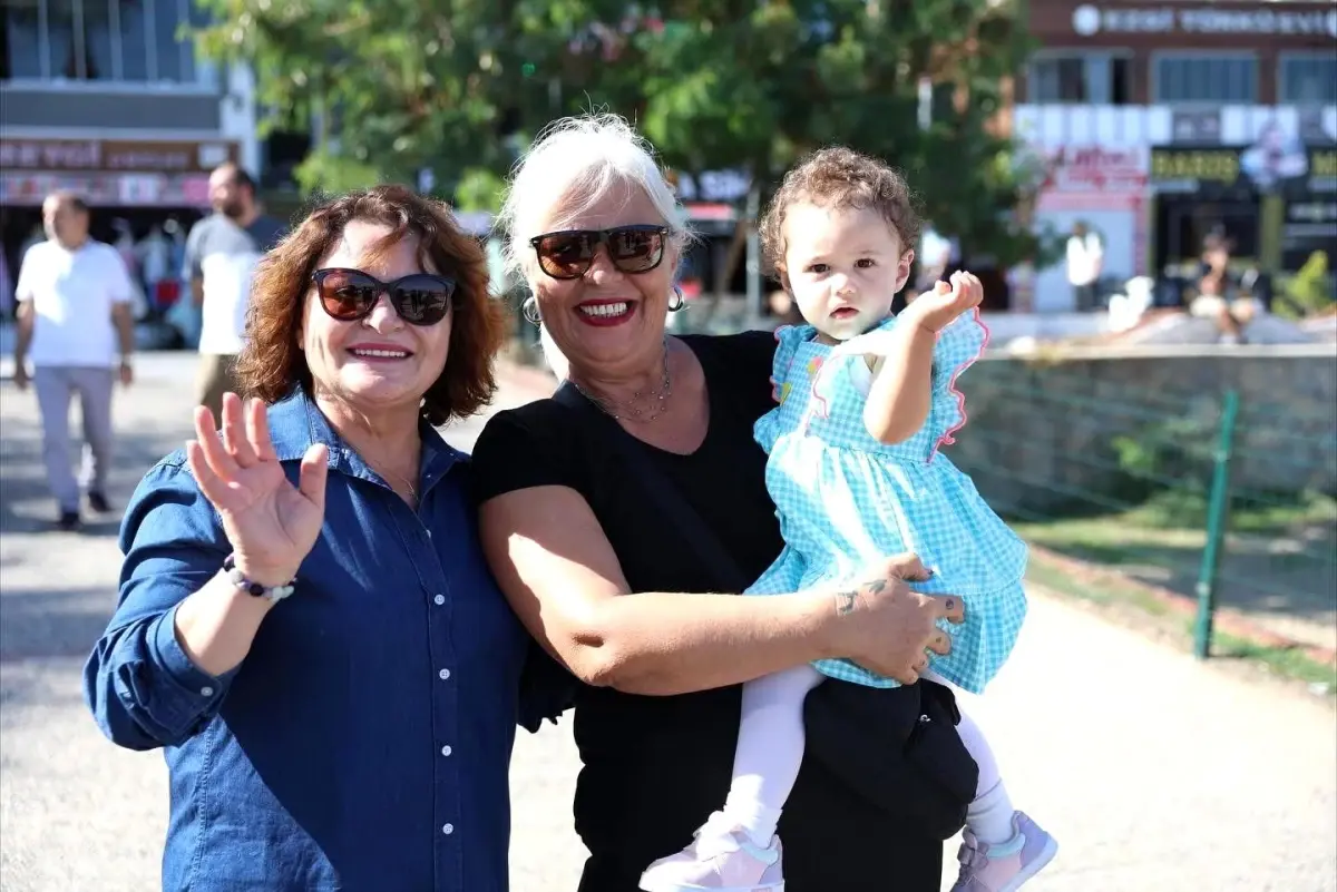 Didim Belediye Başkanı Hatice Gençay Altınkum'da Halkla Buluştu