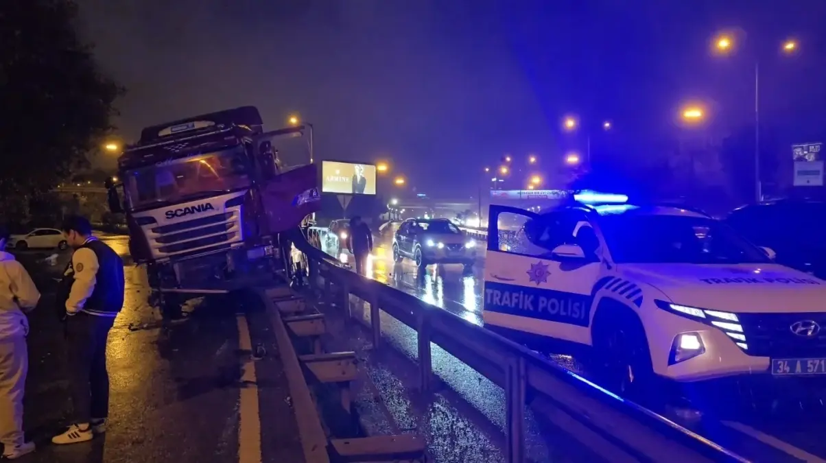 Ataşehir'de Hafriyat Kamyonu Kazası