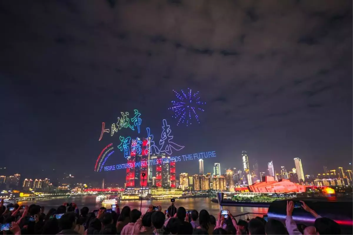 Chongqing'de Drone Işık Gösterisi