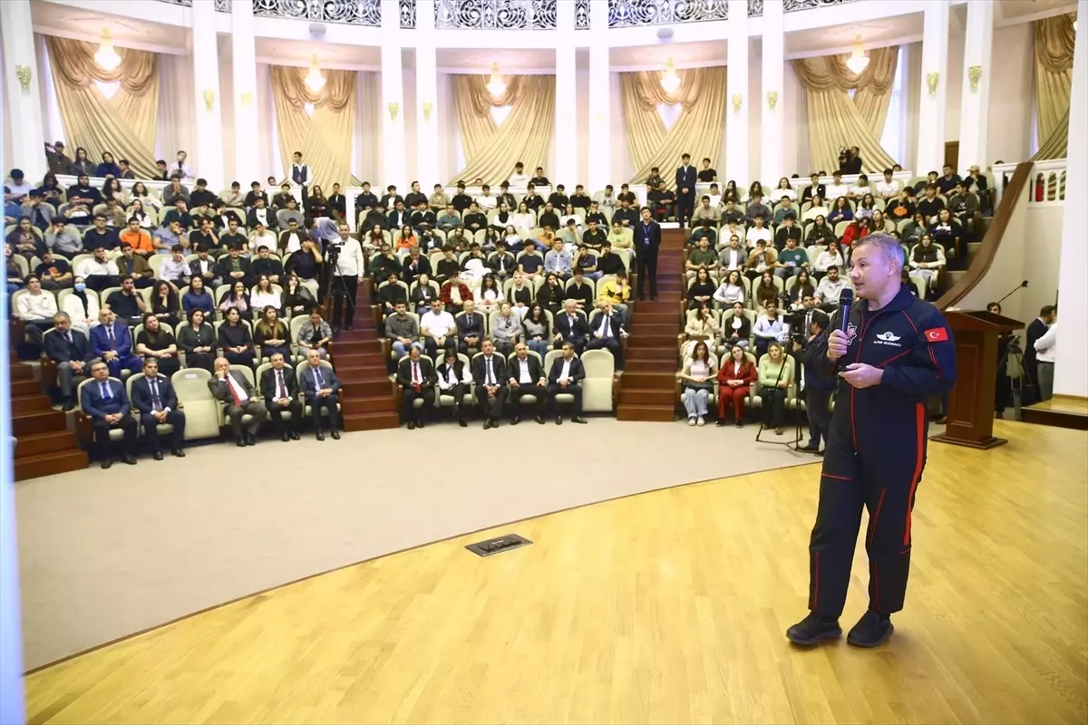 Alper Gezeravcı Azerbaycan'da Uzay Sunumu Yaptı