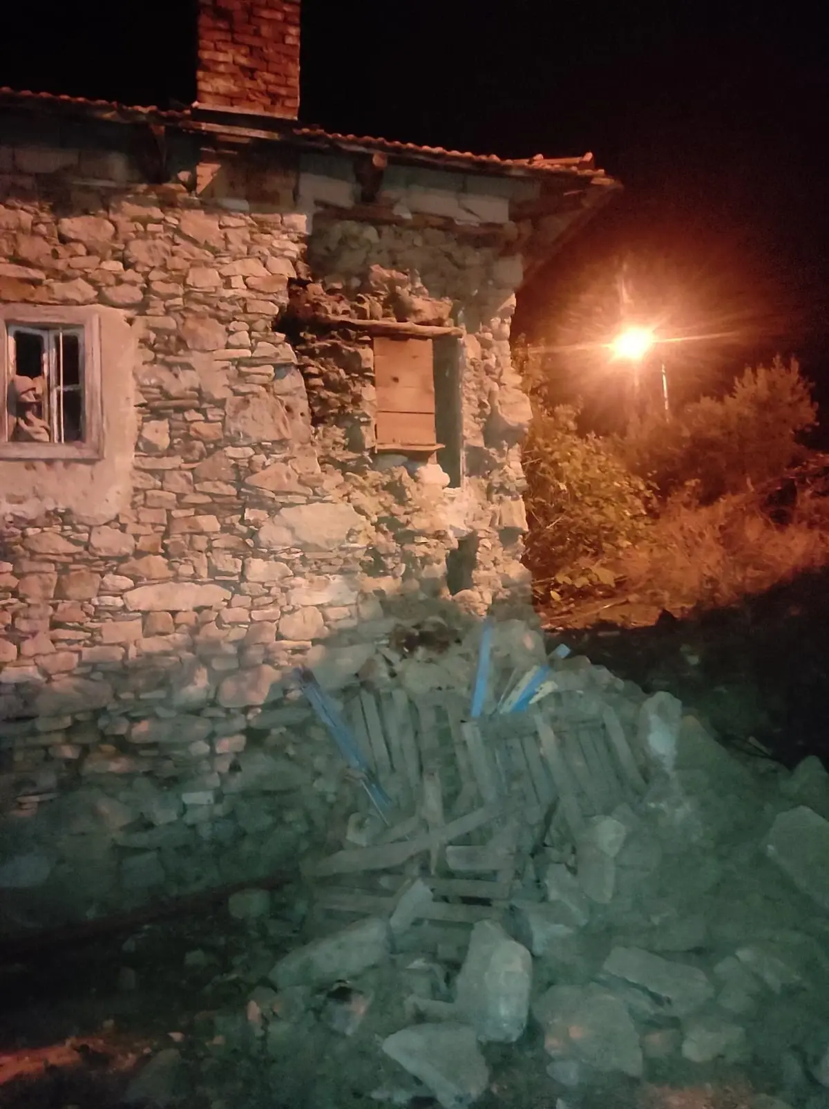 Manisa'da Deprem Hasarı: 83 Yapı Etkilendi