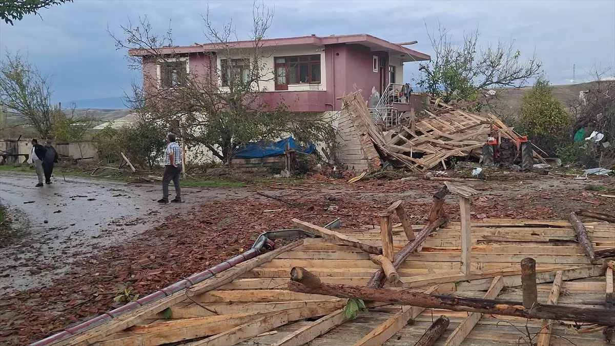 Beypazarı'nda Hortum Hasara Yol Açtı