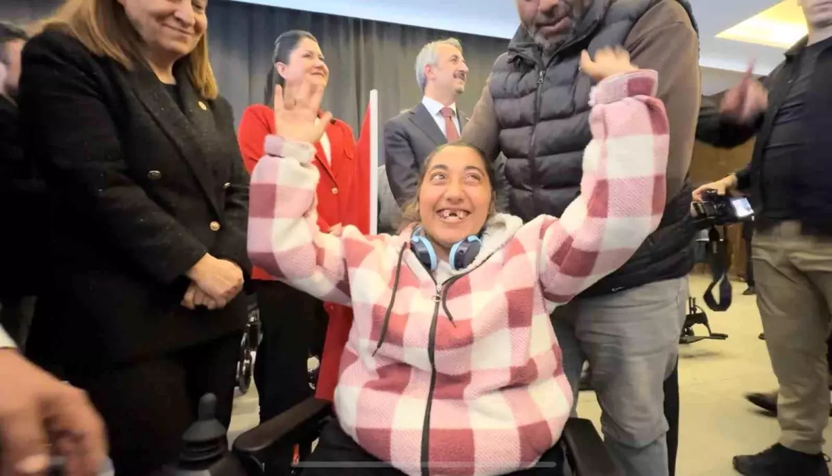 Edirne'de Engelli Bireye Akülü Sandalye Sevinci